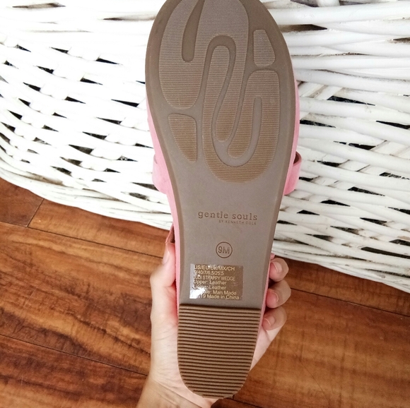 NWOT Kenneth Cole Gentle Souls Strappy Wedge - Picture 10 of 14